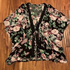 NWOT Women’s Floral Front Tie Shawl Size M